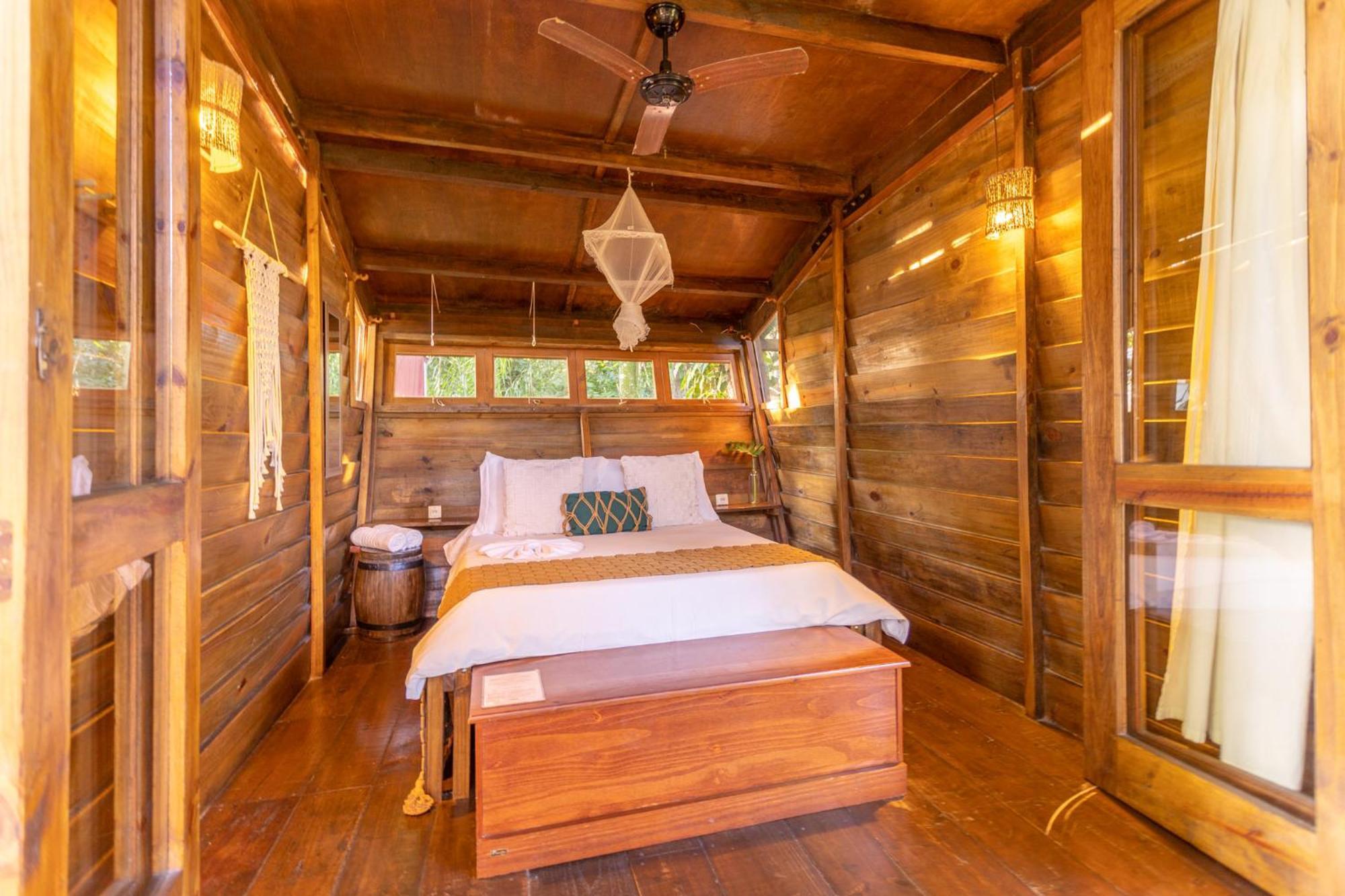 Hostal Da *